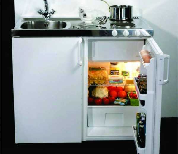 Угловая кухня с холодильником и морозильником